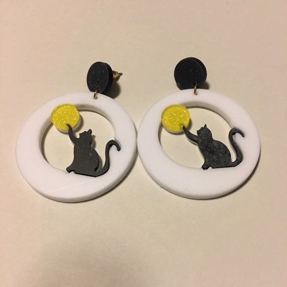 Jewelry - Cat & moon earrings